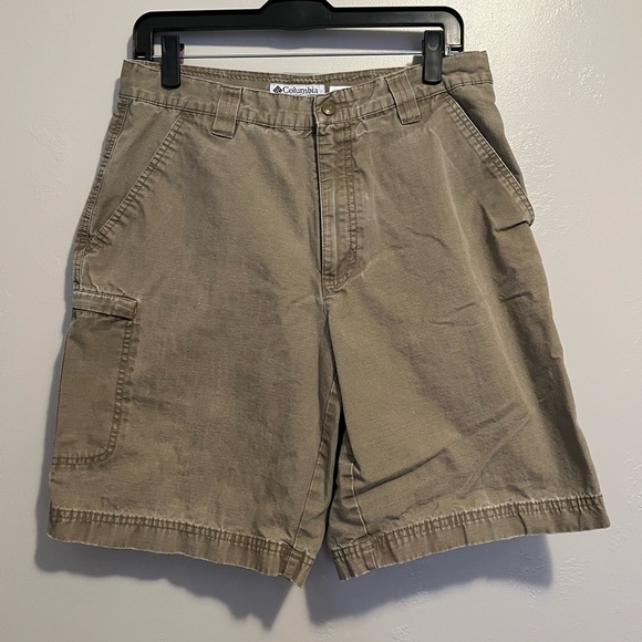 Columbia Tan Cargo Shorts with Relaxed Fit - Picture 2 of 10
